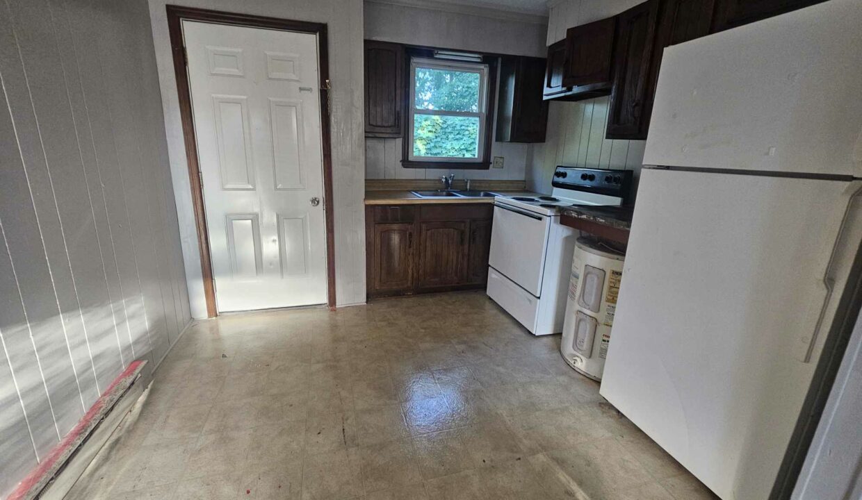 117 Pinewood kitchen