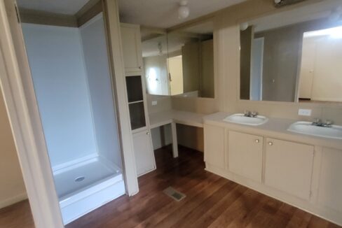 51 Glider bathroom 1