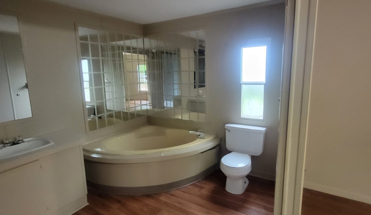 51 Glider bathroom