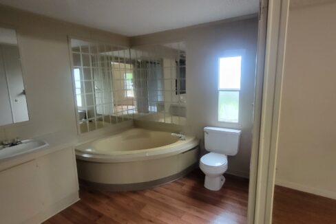 51 Glider bathroom