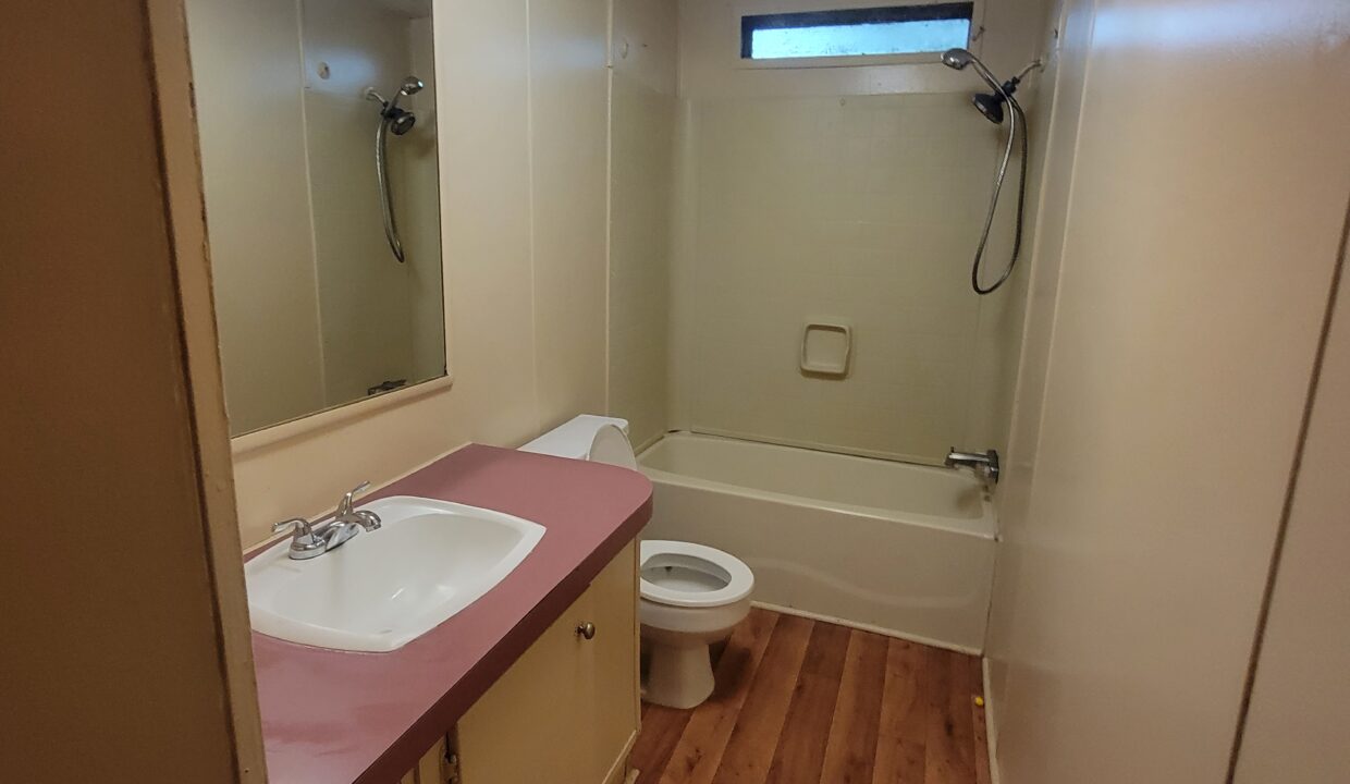 51 Glider bathroom hall