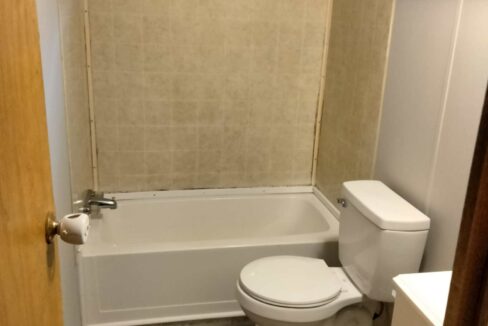1405 Shaw Rd shower