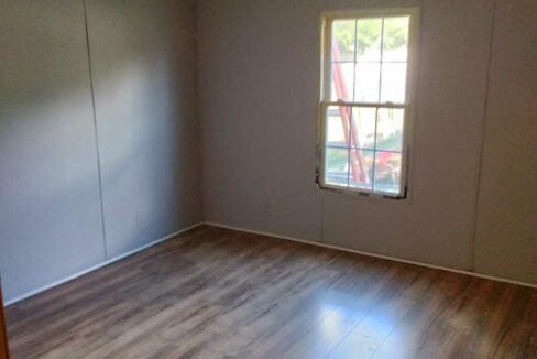 1405 Shaw Road bedroom