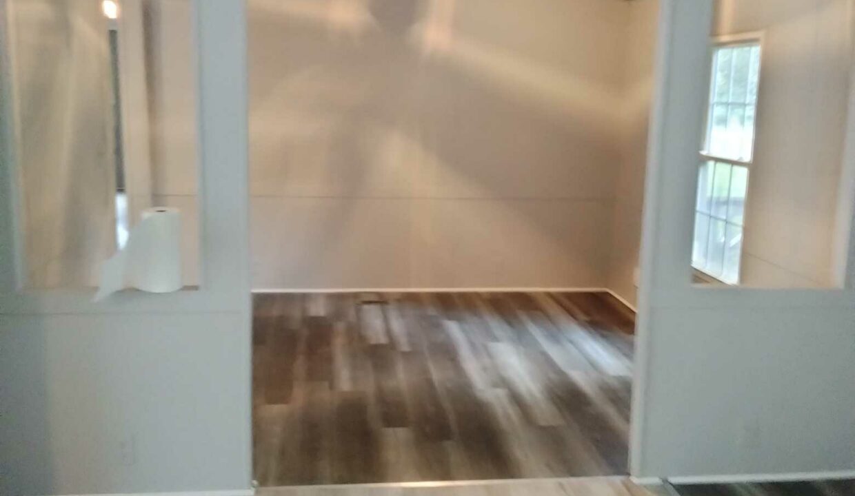 1405 Shaw Road dining room