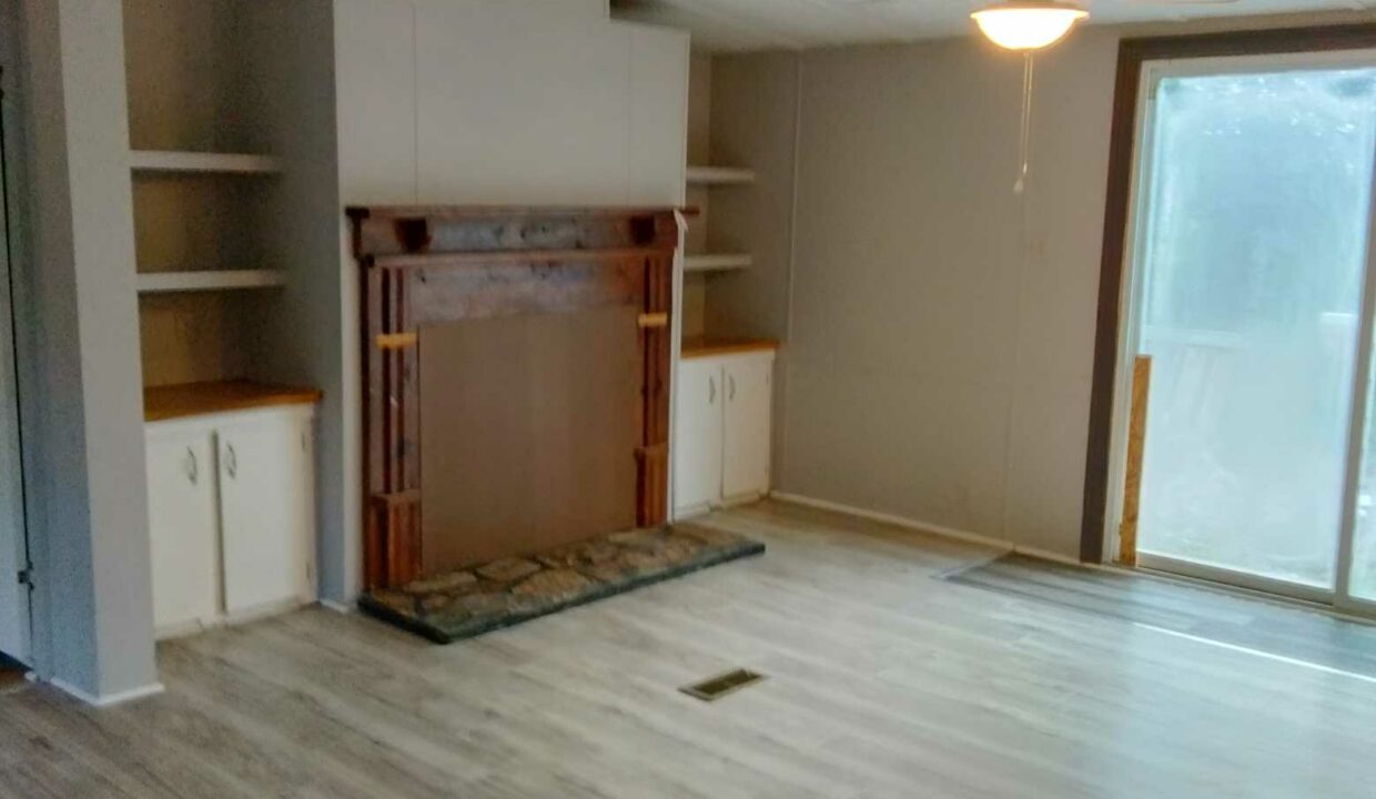 1405 Shaw Road living room
