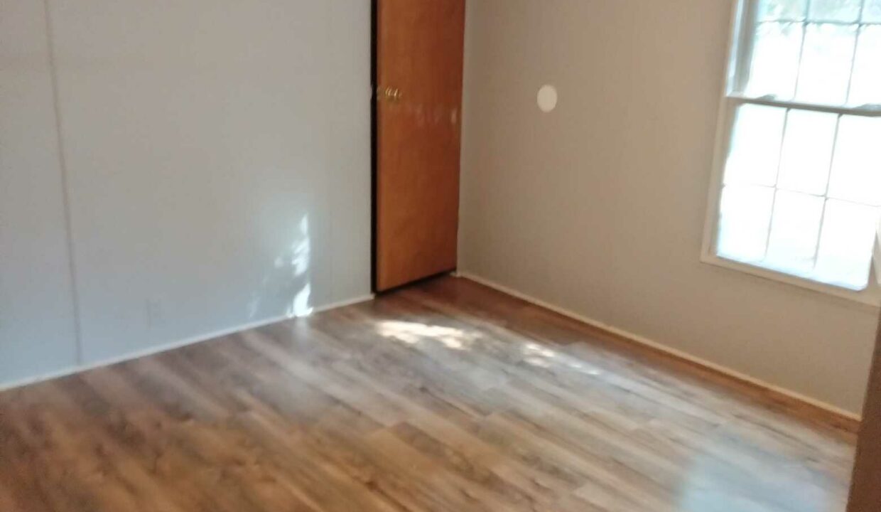 1405 Shaw Road room