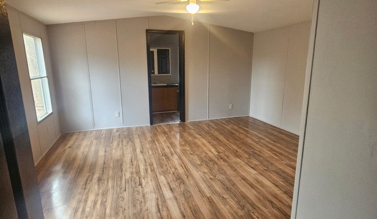 532 EAGLENEST BEDROOM