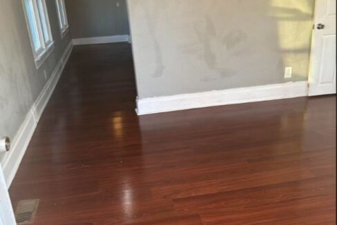 603 McArthur - living room