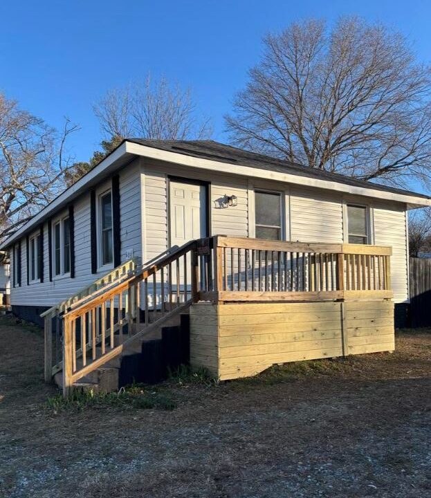 603 McArthur - outside