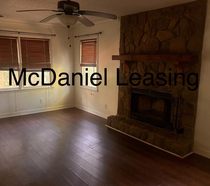 107 MISTYBROOK LIVINGROOM